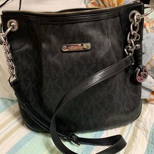 Michael Kors 🖤🌸Jetset monogram Black leather bucket🎶,Bolsa shoulder/Crossbody